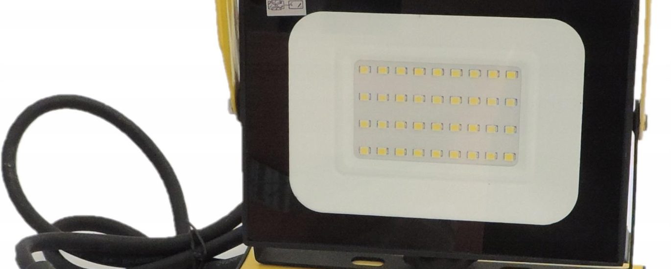 Oprawa Lampa Naświetlacz 30W Led Przenośny 2400Lm