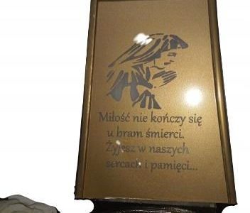 znicz z grawerem ZŁOTY szybka Twój tekst grawer
