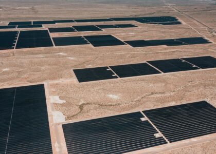 Uchwyt do paneli fotowoltaicznych w konstrukcjach PV